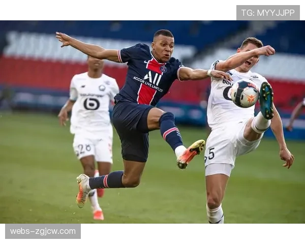 巴黎圣日耳曼赛前训练开放，姆巴佩与登贝莱状态活跃